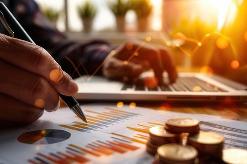 Foto: Laptop und Diagramme